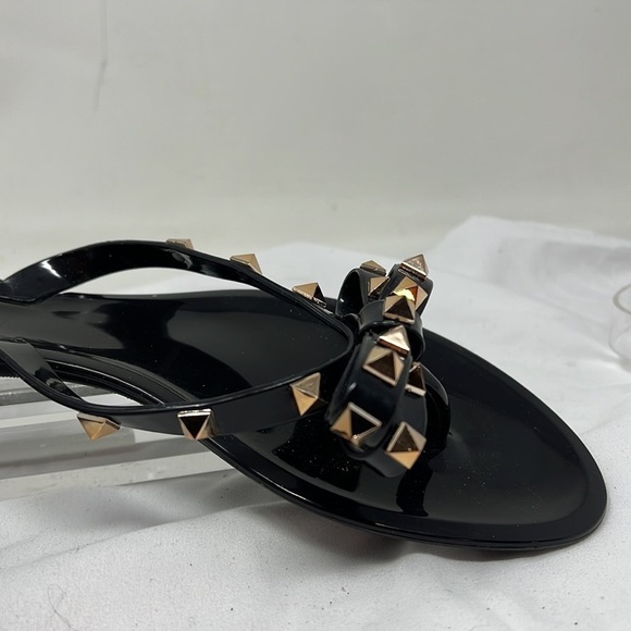 Black Rubber Sz 8.5 Rose Gold Studs Flip Flop Thongs Sandals - Picture 3 of 6